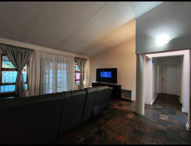3 BEDROOM PROPERTY TO RENT IN VANDERBIJLPARK SW 5